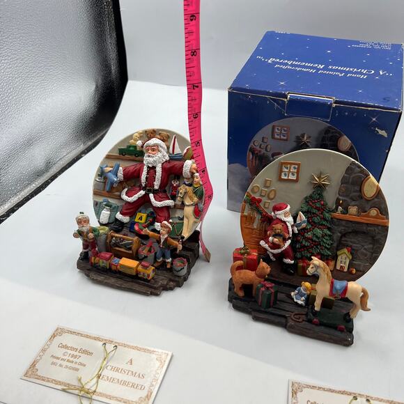 Vintage Christmas Remembered Hand Painted Handcrafted Santa Claus Plates Stand - Picture 7 of 11